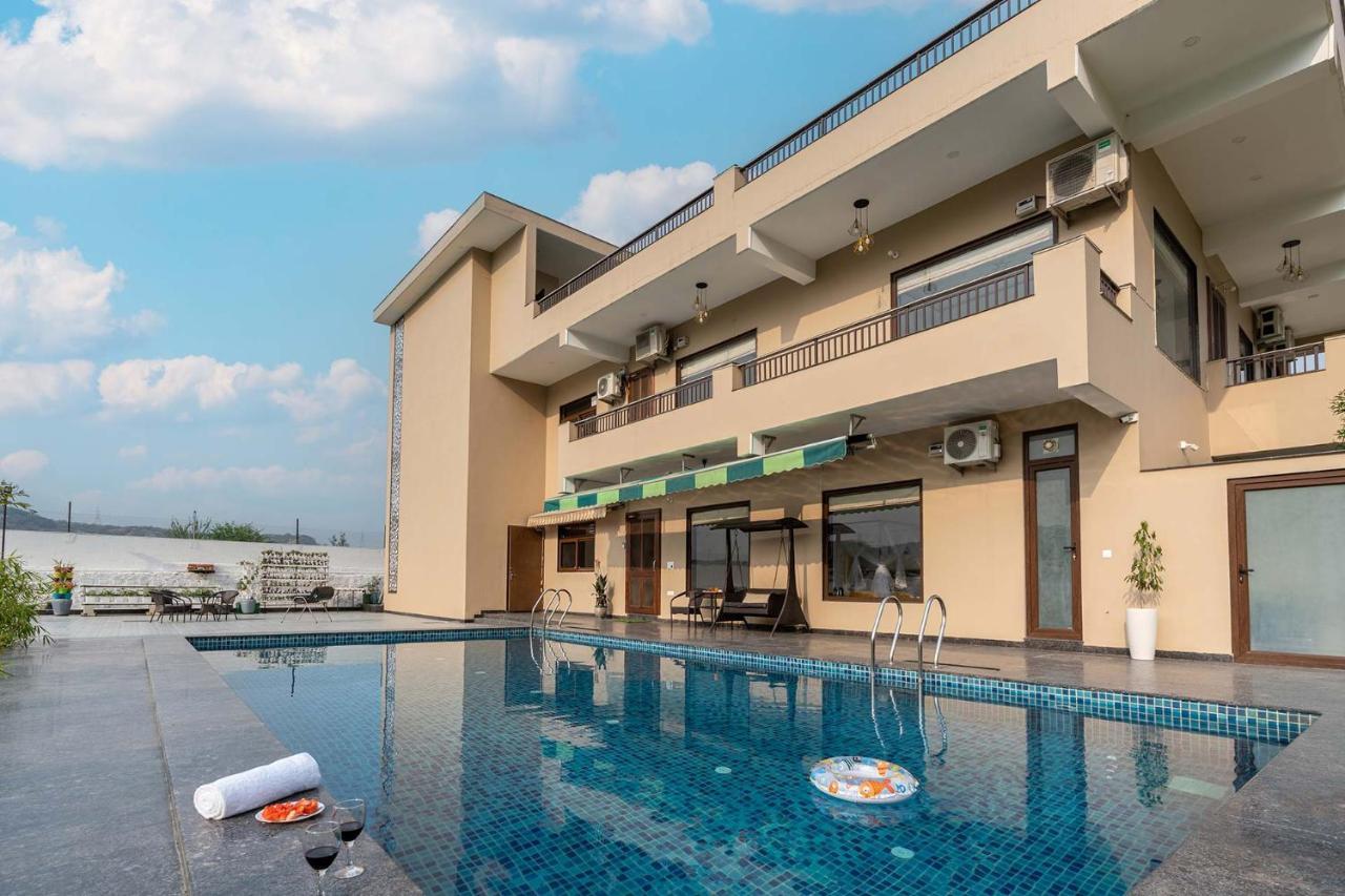 Brookvale Manor By Stayvista - Private Pool Haven With Endless Views & Indoor Fun Sohna Exterior foto
