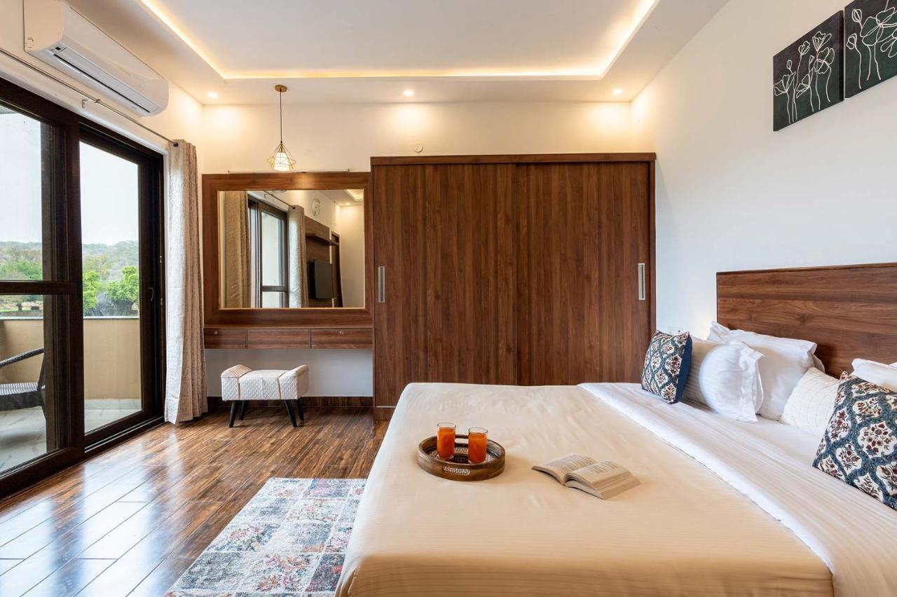 Brookvale Manor By Stayvista - Private Pool Haven With Endless Views & Indoor Fun Sohna Exterior foto