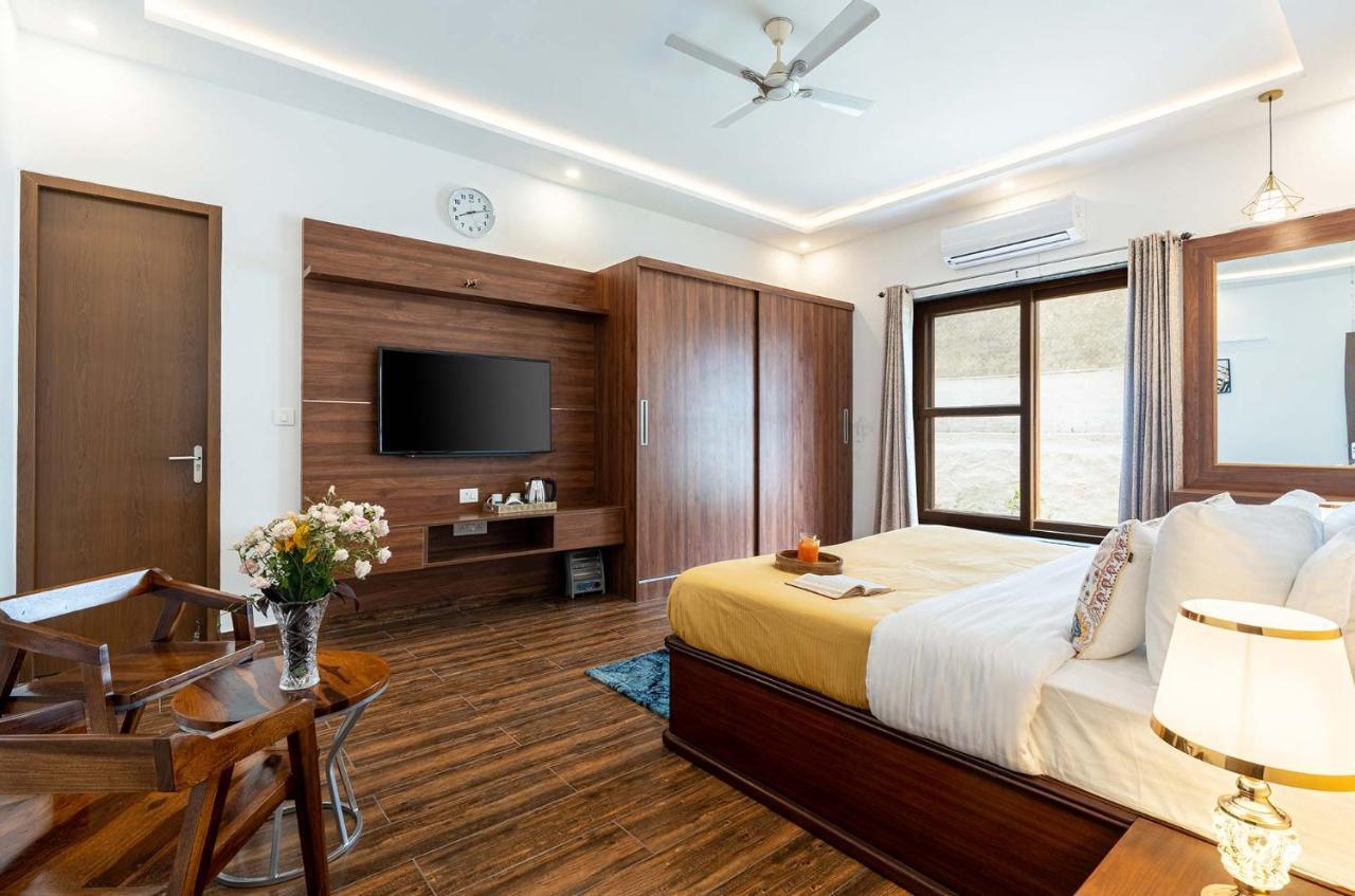 Brookvale Manor By Stayvista - Private Pool Haven With Endless Views & Indoor Fun Sohna Exterior foto