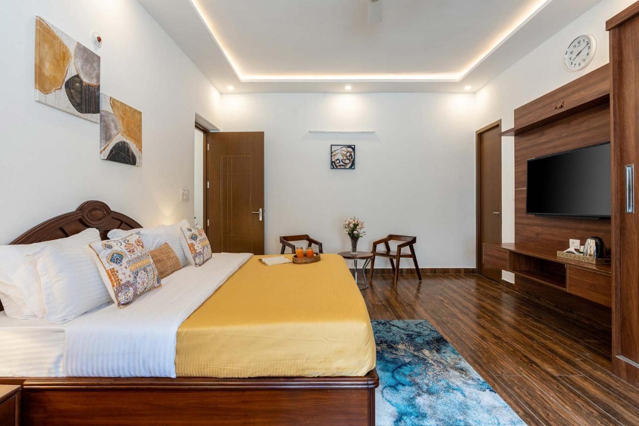 Brookvale Manor By Stayvista - Private Pool Haven With Endless Views & Indoor Fun Sohna Exterior foto